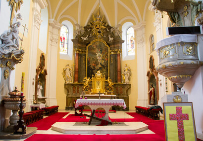 Interiér kostela Všech svatých z let 1767-1775. | © Miroslav Král