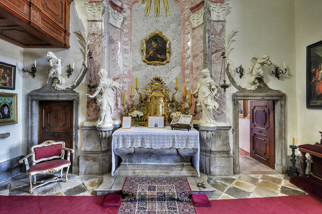 Zámecká kaple sv. Jana Nepomuckého založená roku 1712. | © Stanislav Krčmář