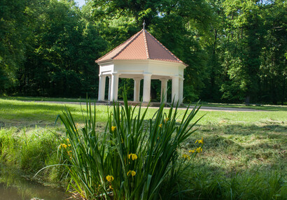 Lovecký pavilon z roku 1766 v bažantnici. | © František Sysel
